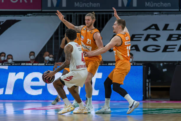 他在萨索洛 他在萨索洛