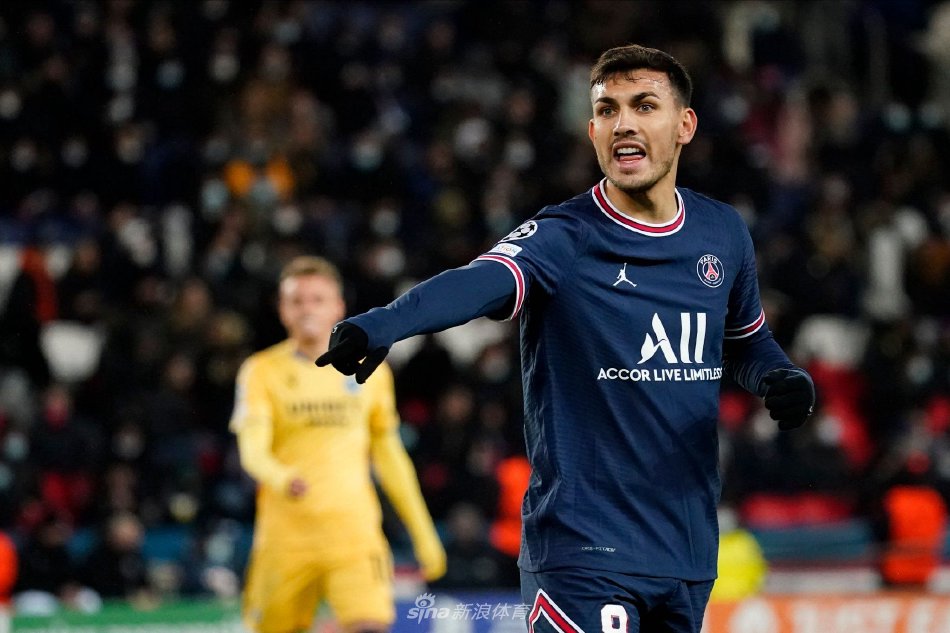 更因其背后 更因其背后